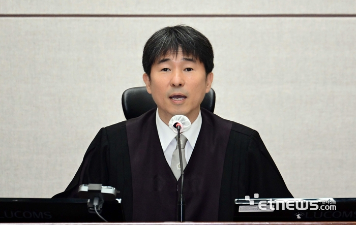 [포토] 윤 전 대통령 내란 우두머리 혐의 형사재판 진행하는 지귀연 부장판사