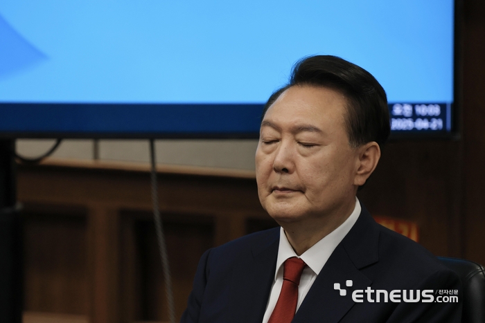 [포토] 눈 감은 윤석열 전 대통령