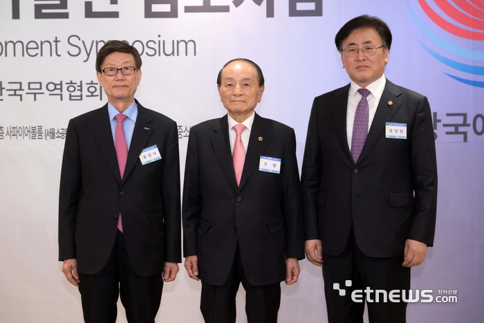 [포토] 2025 국가발전 심포지엄 기념촬영