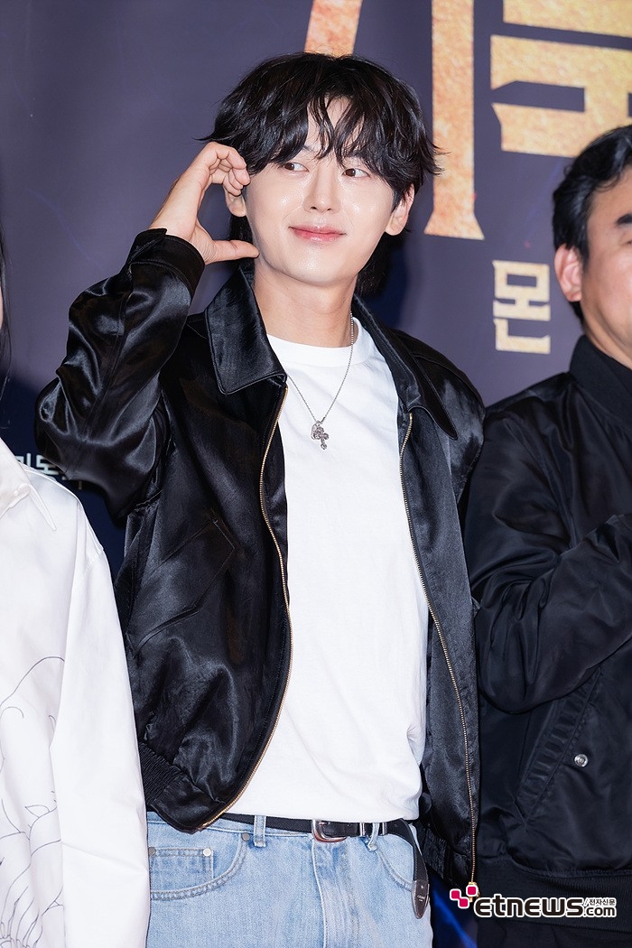 [ET포토] 이지훈, '하트는 해맑게~'