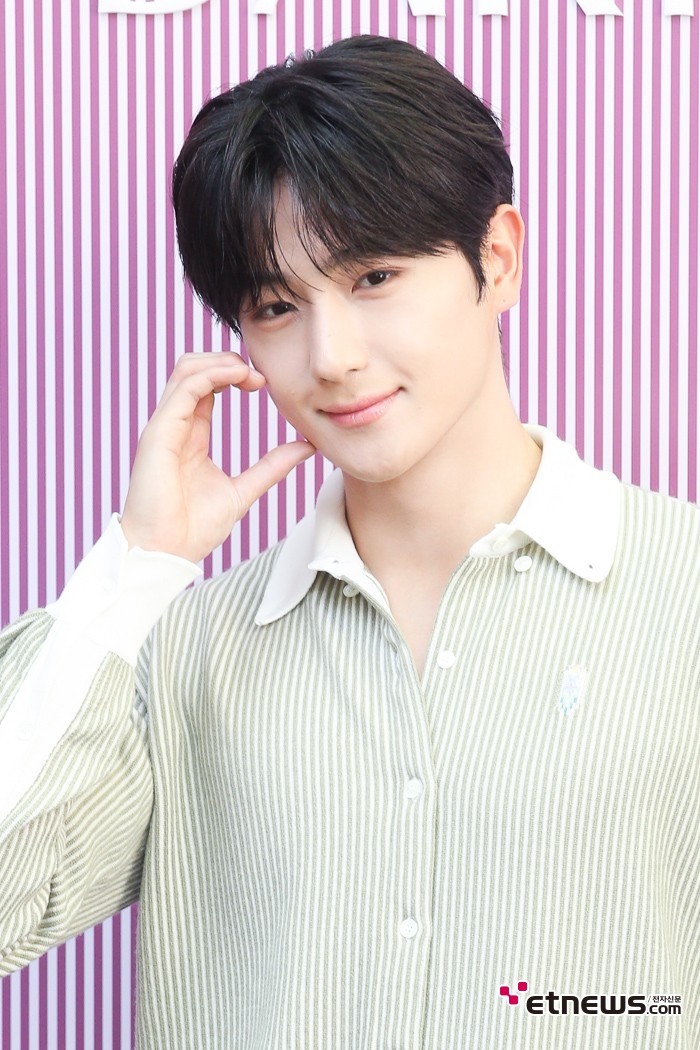 [ET포토] 더보이즈 현재, '산소같은 피부 미남'