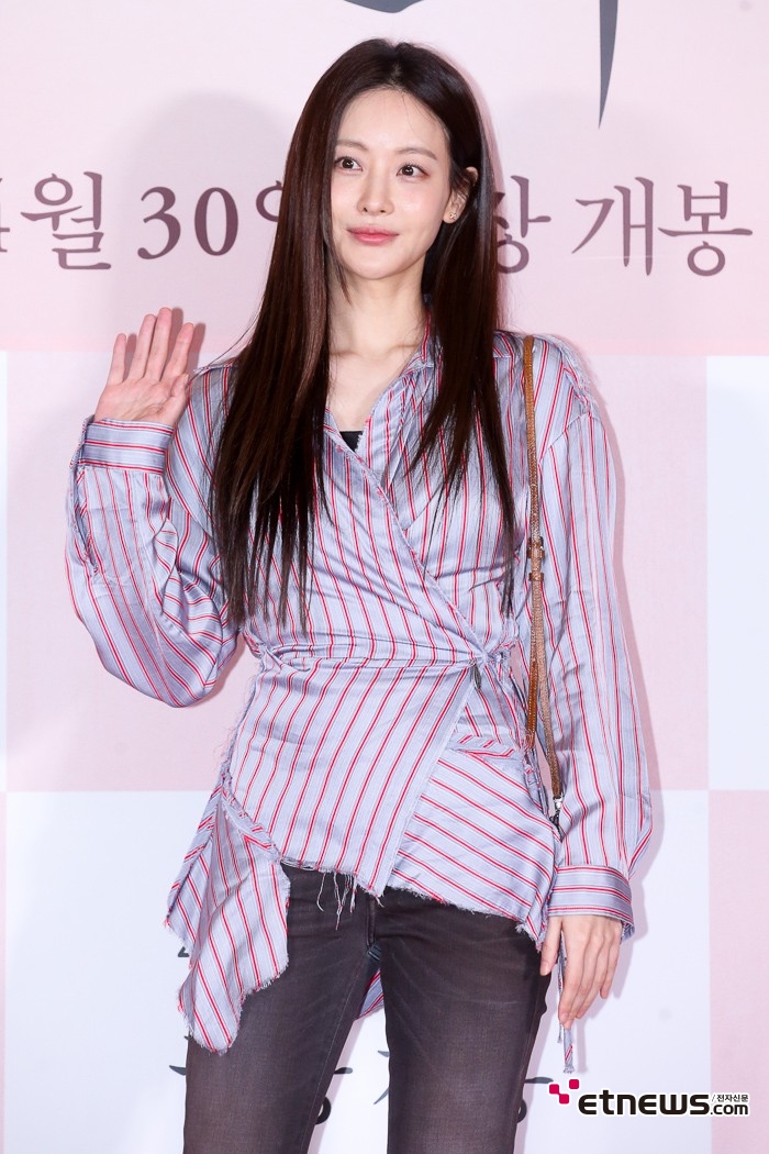 [ET포토] 오연서, '찢어진 셔츠 입고'