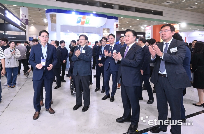 AI 디지털 기술, 생활·산업 모든 곳에…AI 공존 시대 열렸다