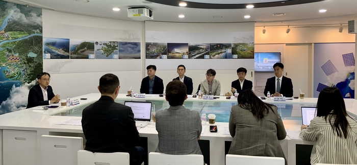 새만금개발청은 24일 새만금 투자유치를 촉진하기 위해 '2025년 상반기 새만금 투자·해외분과 자문단 자문회의'를 개최했다.