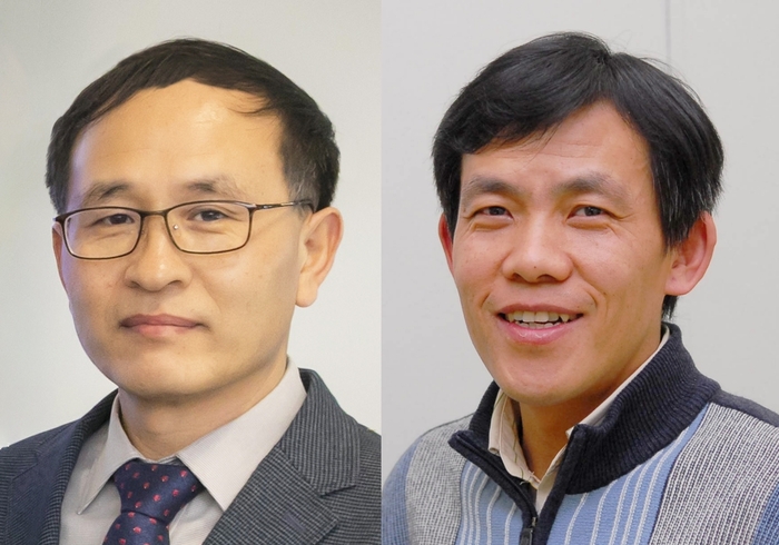 2025년 과학·정보통신의 날 기념식에서 과학기술진흥유공 정부포상을 수상한 한국재료연구원 유봉선 부원장(왼쪽)과 나영상 책임연구원.