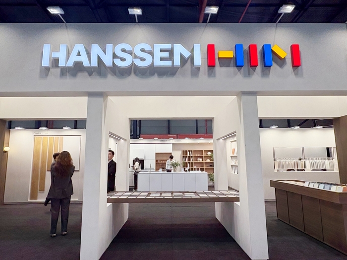 한샘이 오는 27일까지열리는 서울 경향하우징페어에 참여해 인테리어 상품을 선보인다.