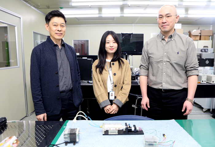 기계연 나노리소그래피연구센터 김관오 선임연구원 연구팀은 트윈 스크류 기반 기계식 전처리 기술을 개발했다.