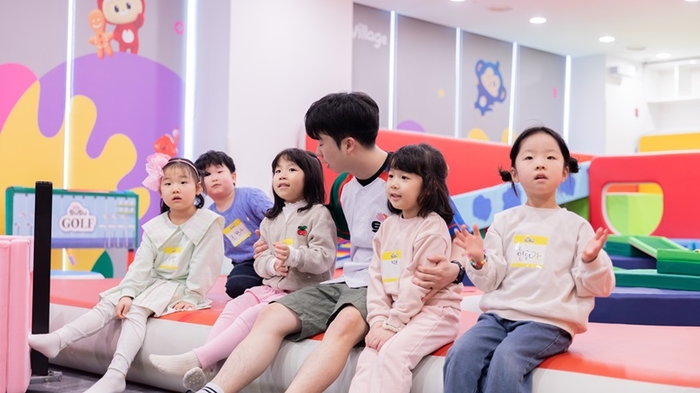 마이다스 호텔&리조트의 트니빌리지 프로그램 장면.(사진= 대교)