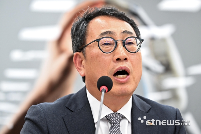 SKT 유영상 “위약금 면제 결정…1.2조 규모 보안투자·보상안 마련”