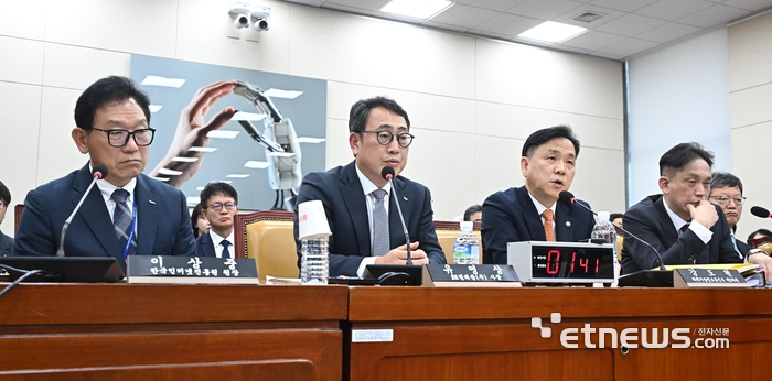 [포토] 답변하는 강도현 과기2차관