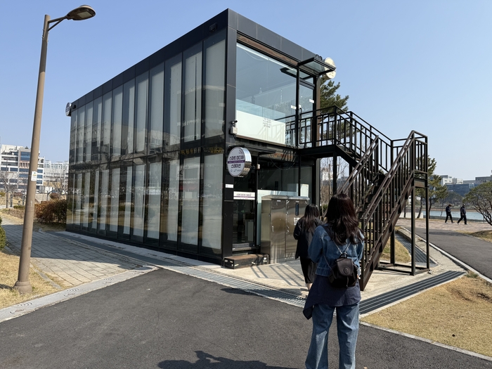 전남정보문화산업진흥원의 스마트스테이션.
