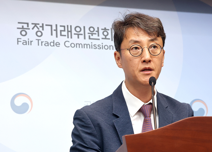 최장관 공정거래위원회 기업집단감시국장이 1일 정부세종청사 공정위 기자실에서 2025년 공시대상 기업집단 지정 결과를 발표하고 있다. 연합뉴스.