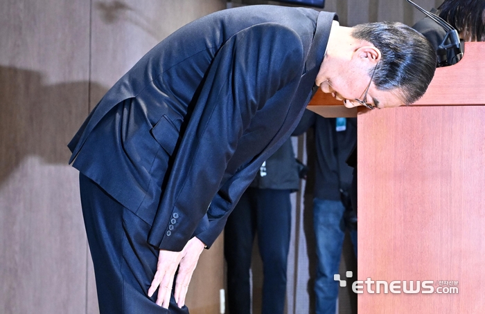 [포토] 한덕수 90도 인사