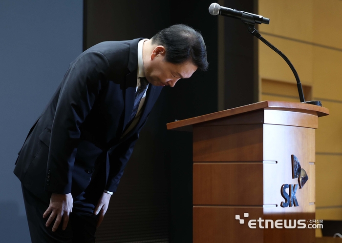 최태원 SK 회장 “유심 해킹사태 뼈아프게 반성, 책임 다하겠다” 대국민 사과