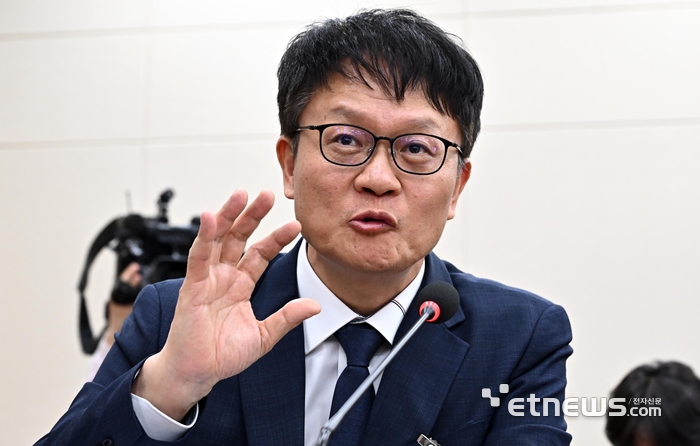 [포토] 답변하는 류정환 SKT 부사장