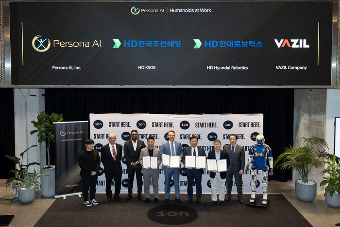 HD한국조선해양, HD현대로보틱스가 최근 미국 휴스턴에서 페르소나 AI, 바질컴퍼니와 '조선 용접용 휴머노이드 개발을 위한 업무협약(MOU)'을 체결했다. 오른쪽 두 번째부터 송영훈 HD현대로보틱스 솔루션부문장, 이동주 HD한국조선해양 제조혁신랩 부문장, 닉 래드포드 페르소나 AI CEO, 김성원 바질컴퍼니 CTO. HD현대