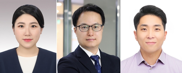 왼쪽부터 케이메디허브 첨단의료기기개발지원센터 김성민 연구원(과제책임자), 이성현 플라잉마운틴 대표, 이후만 엑소시스템즈 대표