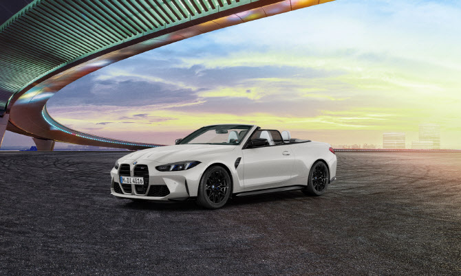 BMW M4 컴페티션 M xDrive 컨버터블 초크 에디션