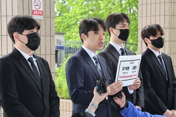 이선우 대한의과대학·의학전문대학원학생협회(의대협) 비대위원장이 9일 정부과천청사 고위공직자범죄수사처에 교육부 오석환 차관과 김홍순 의대교육지원관을 직권남용권리행사방해죄, 강요죄 등으로 고발하기에 앞서 기자회견을 하고 있다. 2025.5.9. 연합뉴스