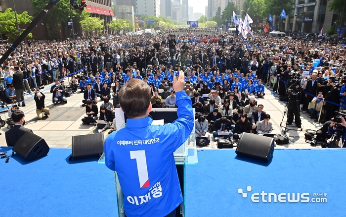 [포토] 이재명, 청계광장에서 공식 선거운동 시