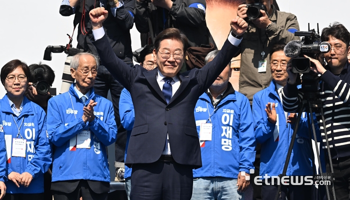[포토] 이재명 '손 번쩍'