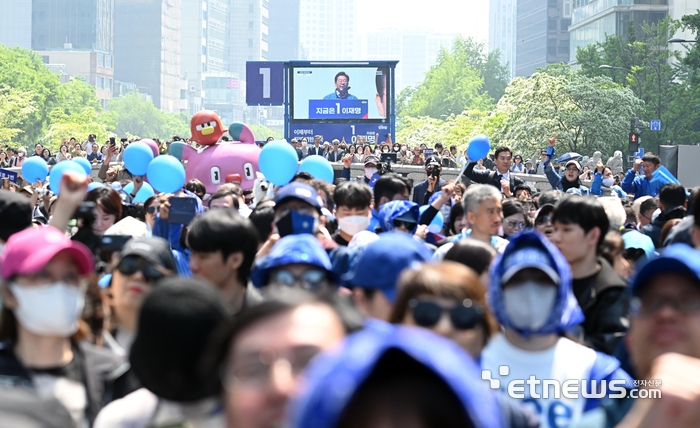 [포토] 이재명 청계광장에서 선거운동 시작