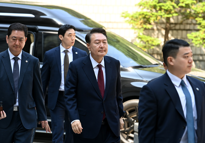 [포토] 눈 감은 윤석열 전 대통령