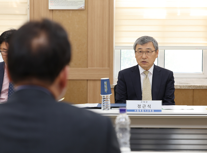 특성화고 발전 방향 모색 간담회     (서울=연합뉴스) 정근식 서울시교육감이 13일 서울 종로구 경기상업고등학교에서 특성화고 발전 방향 모색을 위한 간담회를 하고 있다. 2025.5.13 [서울시교육청 제공. 재판매 및 DB 금지].