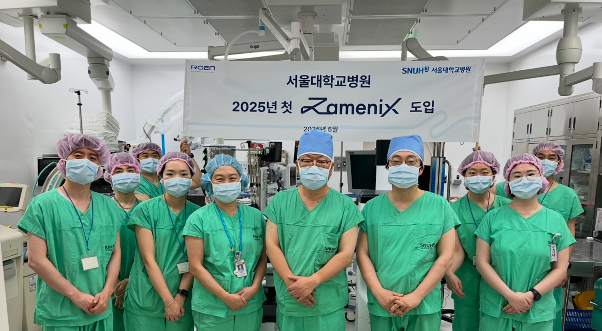 서울대병원 비뇨의학과 의료진이 로엔서지컬 신장결석 수술로봇 자메닉스를 도입하고 기념촬영했다.(사진=로엔서지컬)