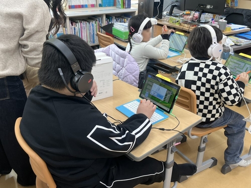 늘봄학교에서 학생들이 홈런을 사용하고 있다. 사진=아이스크림에듀.