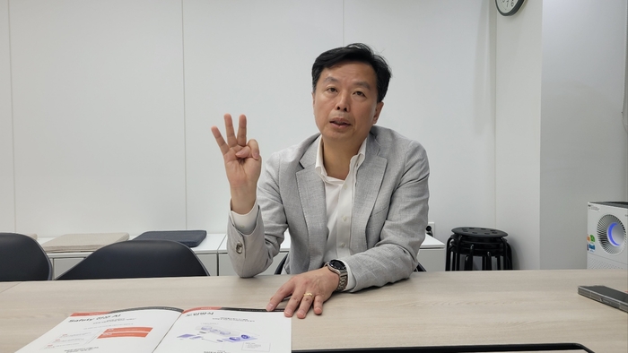 “산재 50%가 추락사고, 턱끈만 잘 매도, 안전고리만 잘 챙겨도 사고 예방”