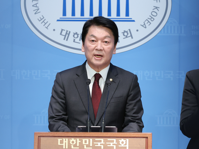 국민의힘 안철수 의원이 지난 15일 서울 여의도 국회 소통관에서 현안 관련 회견을 하고 있다.