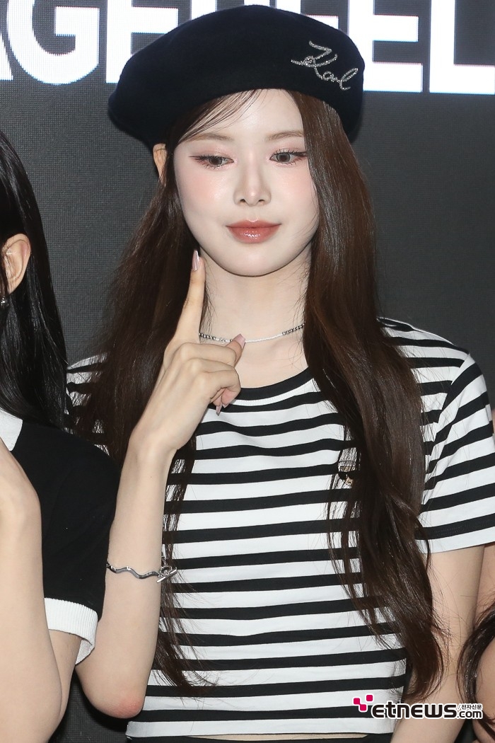 [ET포토] 이즈나 방지민, '표정은 도도하게'