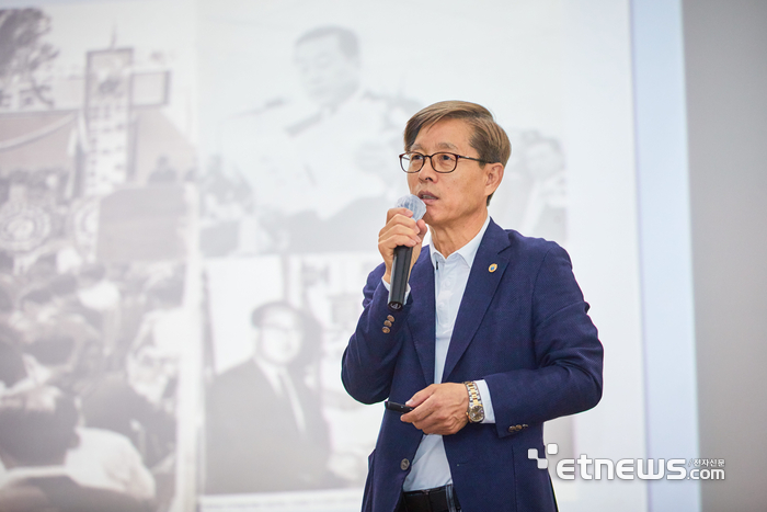 김두한 인하대 총동창회장이 최근 '인하와 인천' 특강에서 '슬기로운 동창회 생활, 내 곁에 가까이 있는 총동창회'를 주제로 강연했다.
