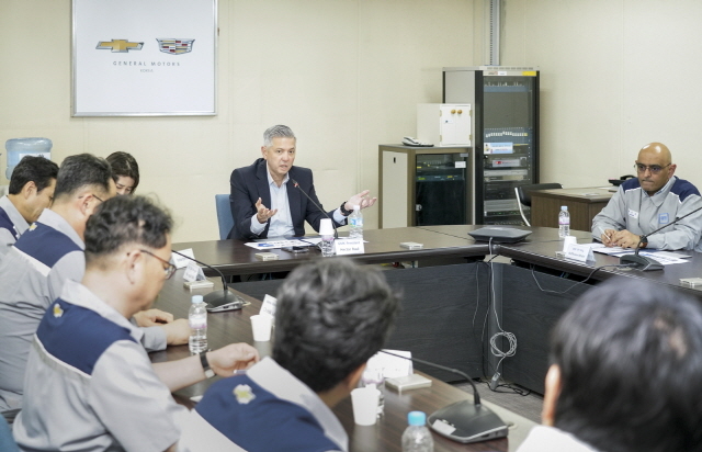 헥터 비자레알 GM 한국사업장 사장, 창원 사업장 방문하며 현장 경영 강화