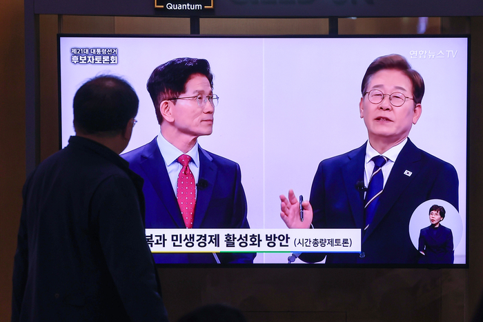 [대선 D-16]“호텔경제, 사이비경제냐”…AI·노동·기본소득까지 격돌한 대선 첫 경제토론