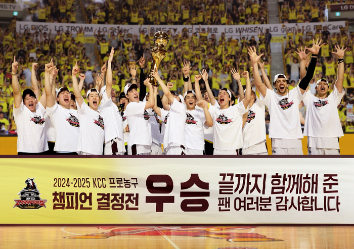 LG전자는 프로농구단 '창원 LG 세이커스' 창단 첫 우승을 맞아 LG전자 가전 할인 행사를 진행한다.