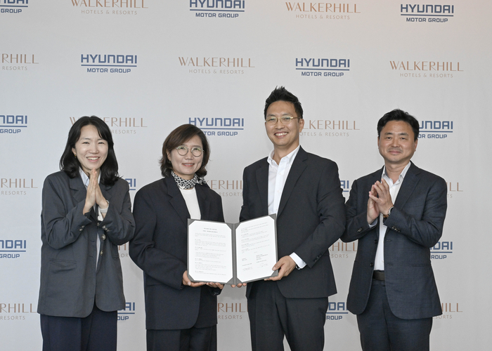 (왼쪽부터) 박주영  현대차·기아 모빌리티사업실 팀장, 김수영 현대차·기아 모빌리티사업실 상무, 김세한 워커힐 호텔앤리조트  신성장추진담당, 이열금 워커힐 호텔앤리조트  지속경영담당