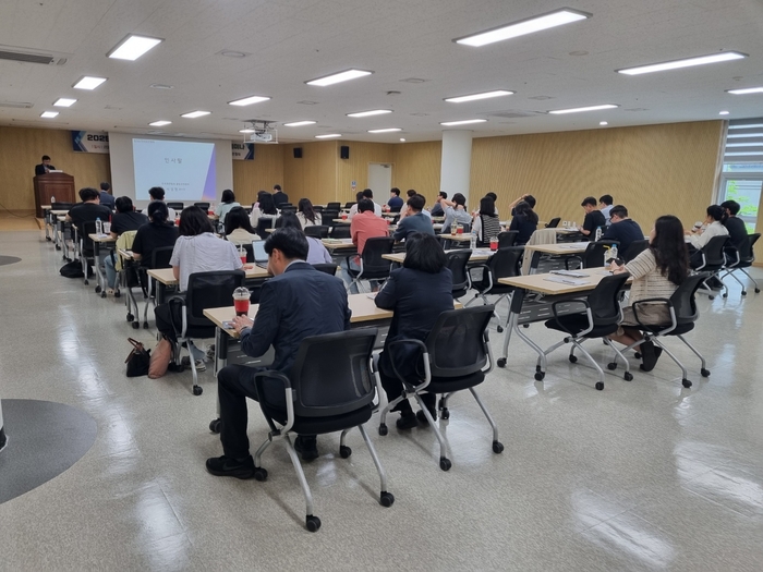 한국표준협회는 21일 경남진주혁신도시 복합혁신센터에서 2025년 공공기관 경영평가 및 동반성장평가 대응 세미나를 개최했다.