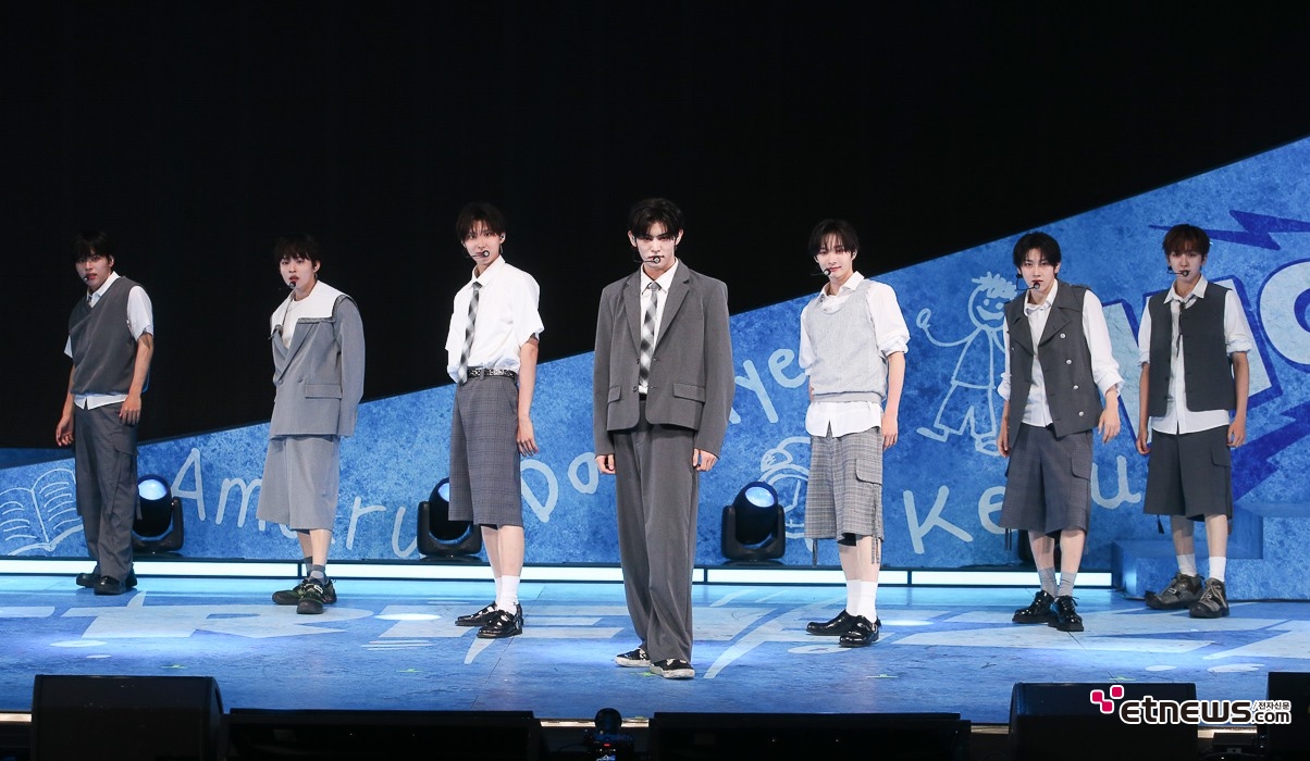 [ET포토] 킥플립, '한층 업그레이드된 모습'