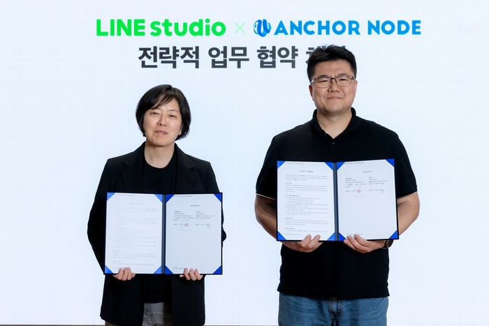이정원 라인스튜디오 대표(왼쪽)와 원재호 앵커노드 대표가 기념촬영했다.