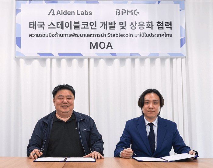 차지훈 비피엠지 대표(왼쪽)와 네이튼 장 에이든랩스 대표가 기념촬영했다.