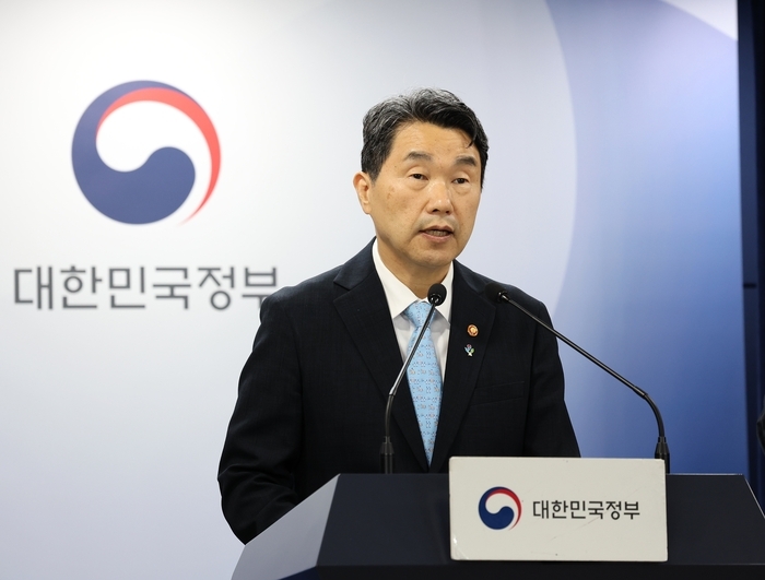 이주호 대통령 권한대행 부총리 겸 교육부 장관
