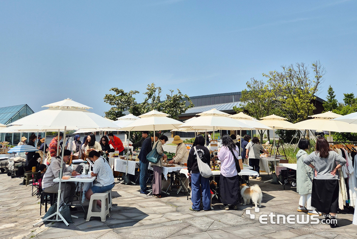 제주대동이 지역 상생 및 문화 확산을 위해 직거래 장터인 '그린스케이프 마켓'을 운영하고 있다.