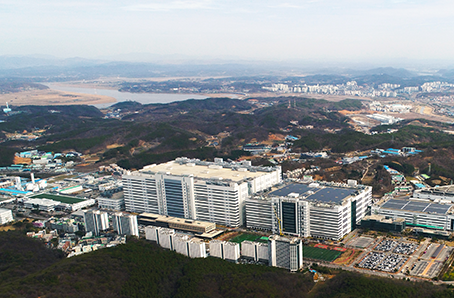 LG디스플레이, 차세대 OLED에 1.3조 투입… 새 정부 첫 대기업 투자