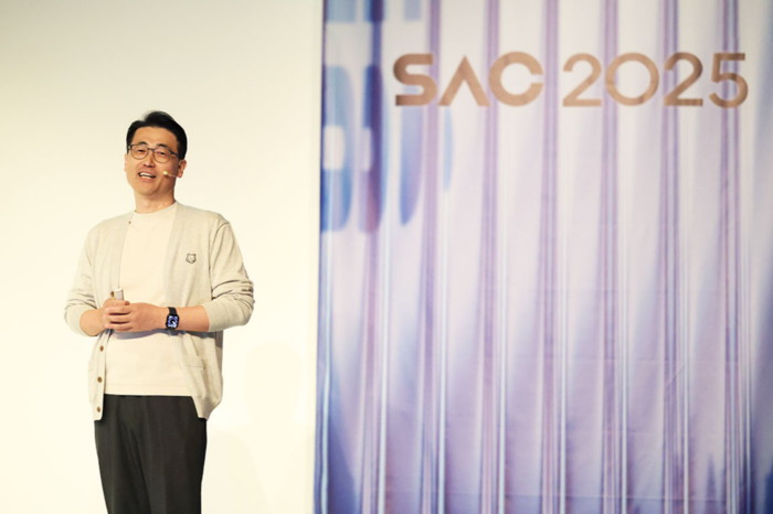 이경일 솔트룩스 대표가 29일 서울 역삼동 GS타워에서 열린 'SAC 2025'에서 키노트 발표를 하고 있다. 솔트룩스 제공