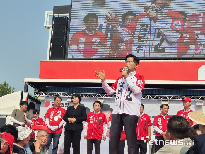 김문수 국민의힘 대통령 후보가 29일 오전 인천 자유공원에서 연설을 하고 있다.