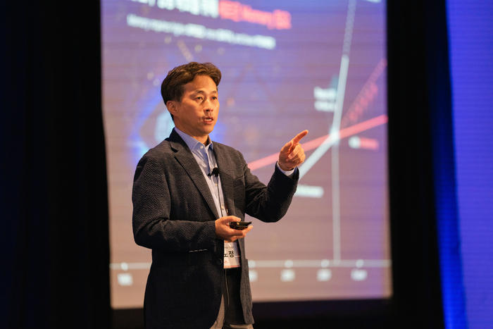 지난해 SK 글로벌 포럼에서 기조연설을 하고 있는 곽노정 SK하이닉스 대표이사.