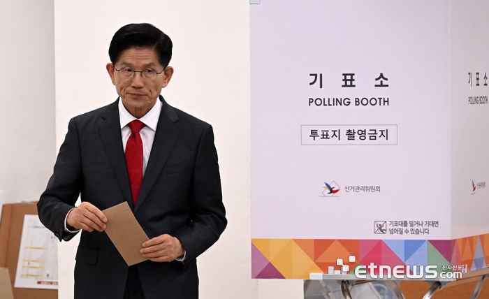 [포토] 사전투표하는 김문수 후보