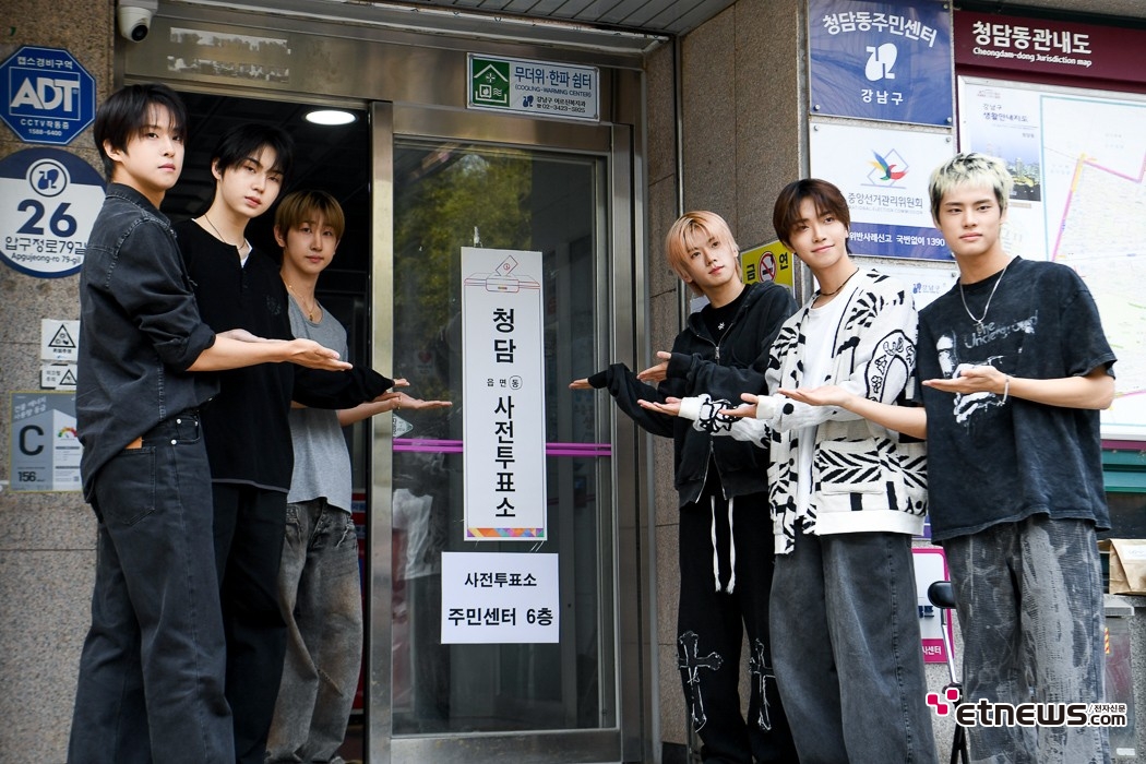 [Et포토] 뉴비트, '투표하러 오세요~'